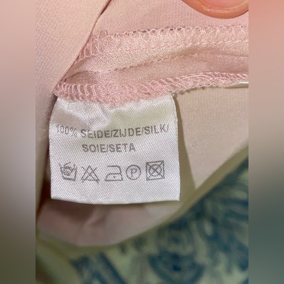 Silk Button-Up Blouse in Light Pink. 100%Silk - Picture 4 of 7